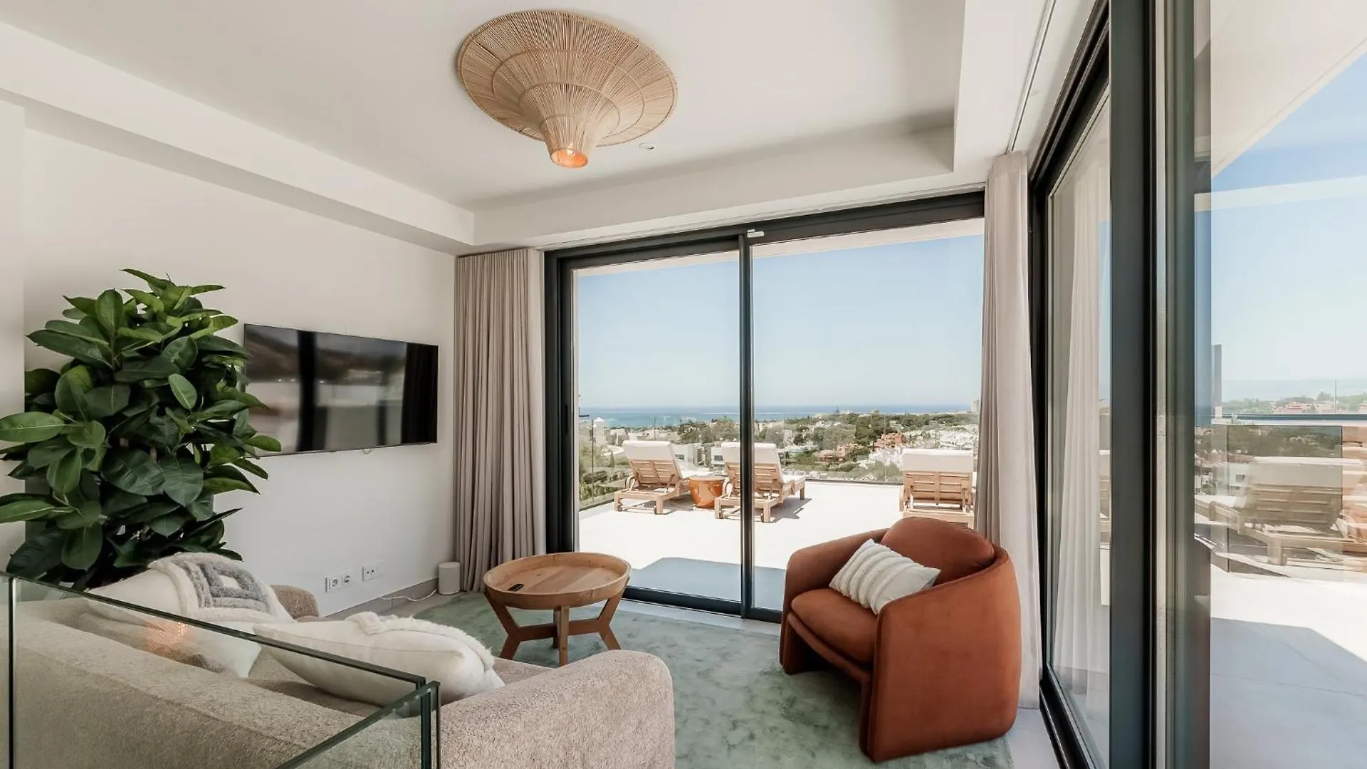 Apartment Villa Vida - Luxury Panorama Seaview Penthouse In Organic-Boho Design With Pool, Gym, Spa Marbella