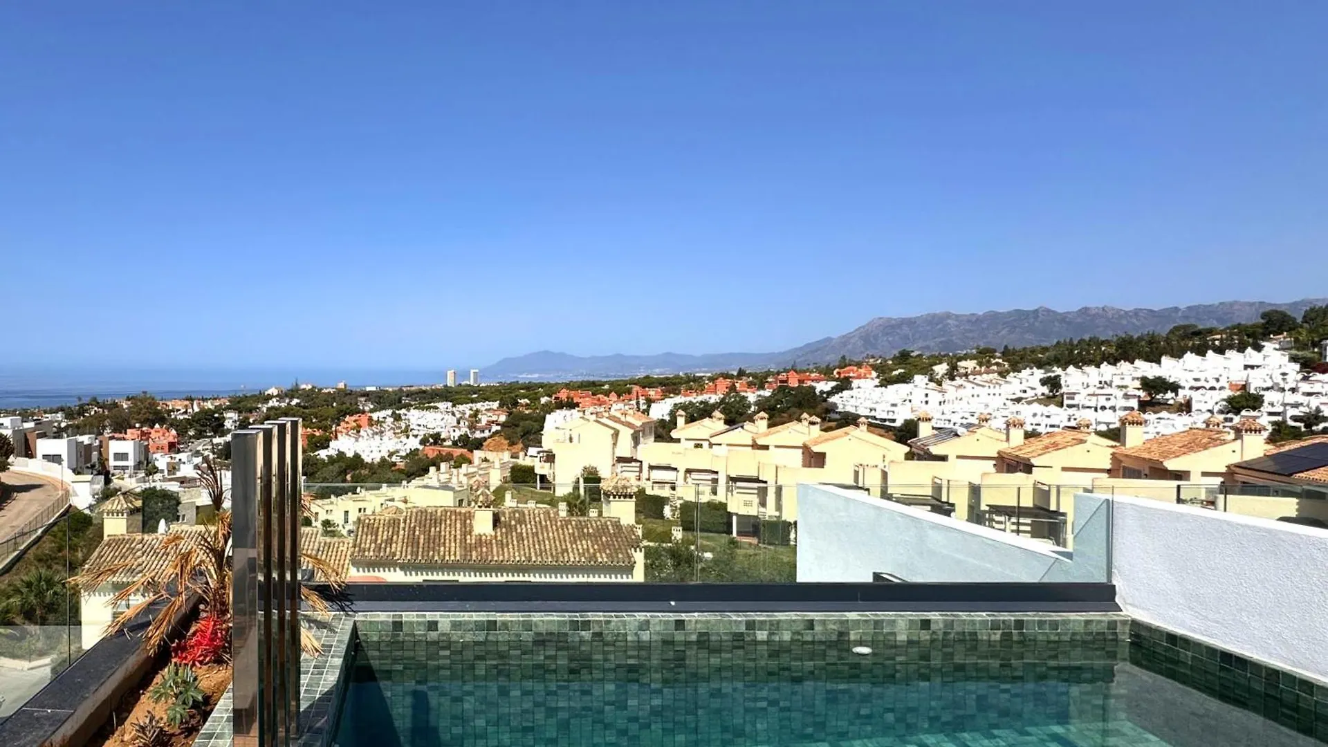 Apartment Villa Vida - Luxury Panorama Seaview Penthouse In Organic-Boho Design With Pool, Gym, Spa Marbella